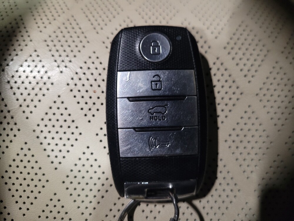 2017 Kia Sorento in Glen Burnie, MD 21061 - 18120020 32