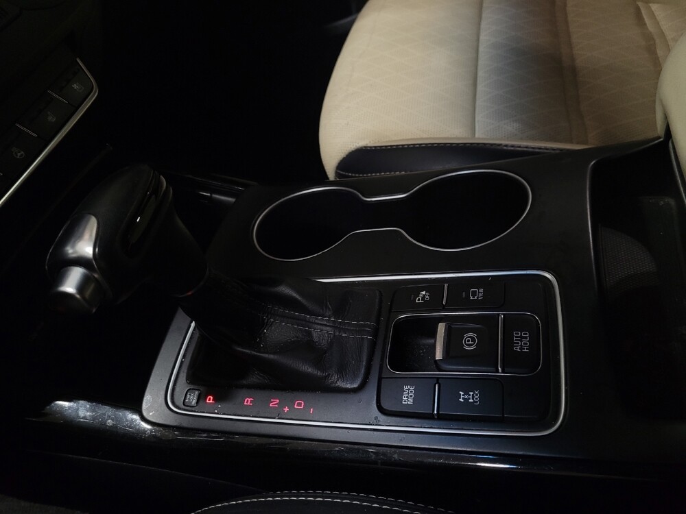 2017 Kia Sorento in Glen Burnie, MD 21061 - 18120020 26