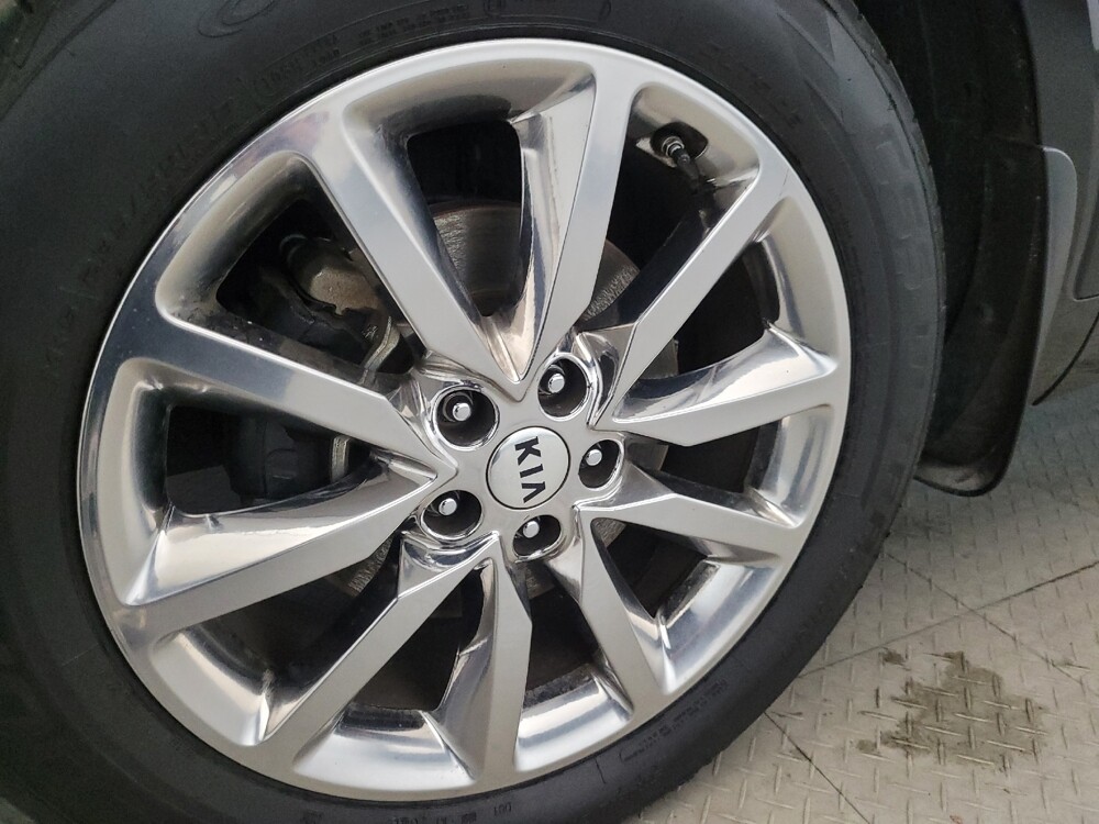 2017 Kia Sorento in Glen Burnie, MD 21061 - 18120020 31