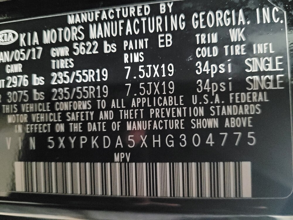 2017 Kia Sorento in Glen Burnie, MD 21061 - 18120020 33