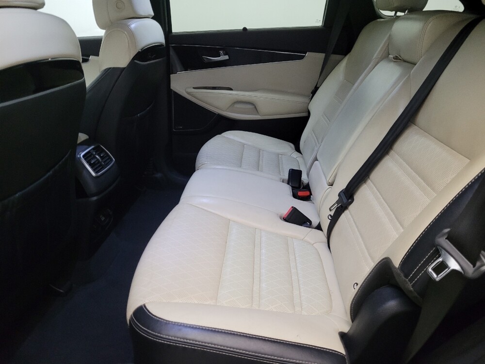 2017 Kia Sorento in Glen Burnie, MD 21061 - 18120020 18