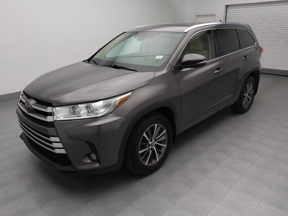 2018 Toyota Highlander in Wichita, KS 67207 - 18120023 2