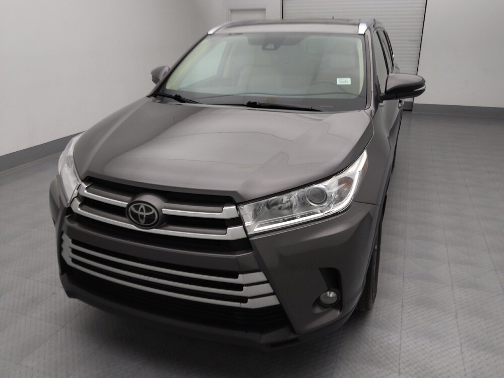 2018 Toyota Highlander in Wichita, KS 67207 - 18120023 15