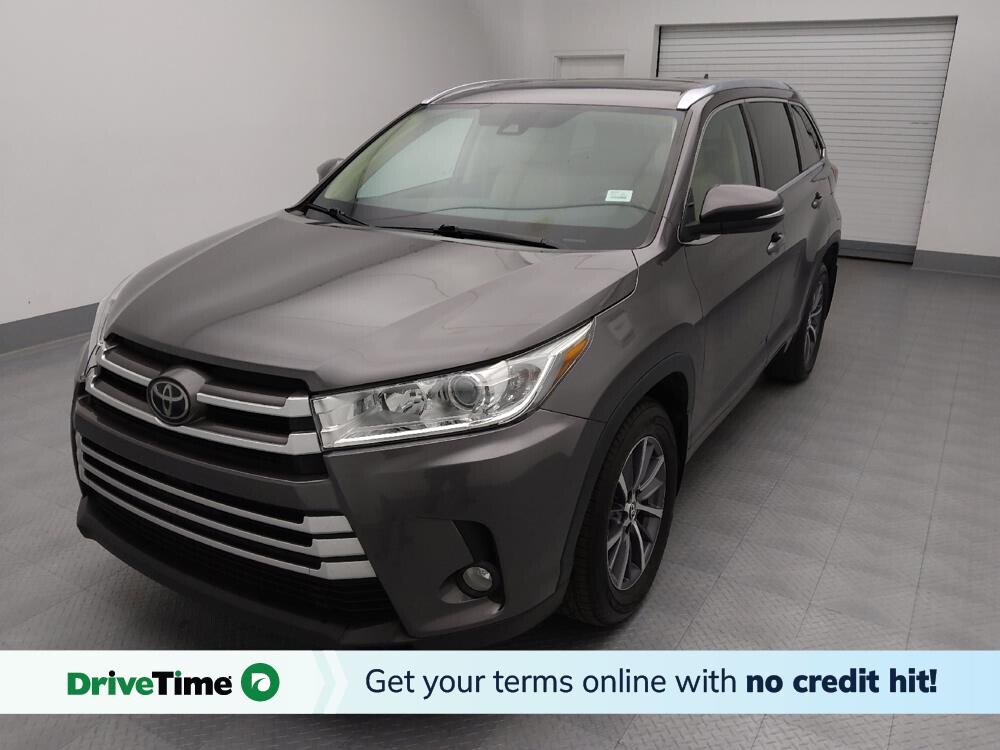 2018 Toyota Highlander in Wichita, KS 67207 - 18120023
