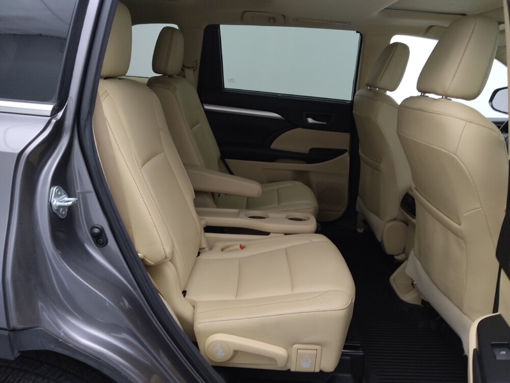 2018 Toyota Highlander in Wichita, KS 67207 - 18120023 19