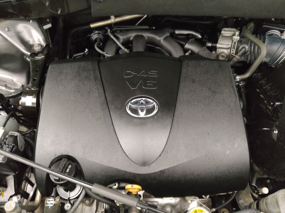 2018 Toyota Highlander in Wichita, KS 67207 - 18120023 30