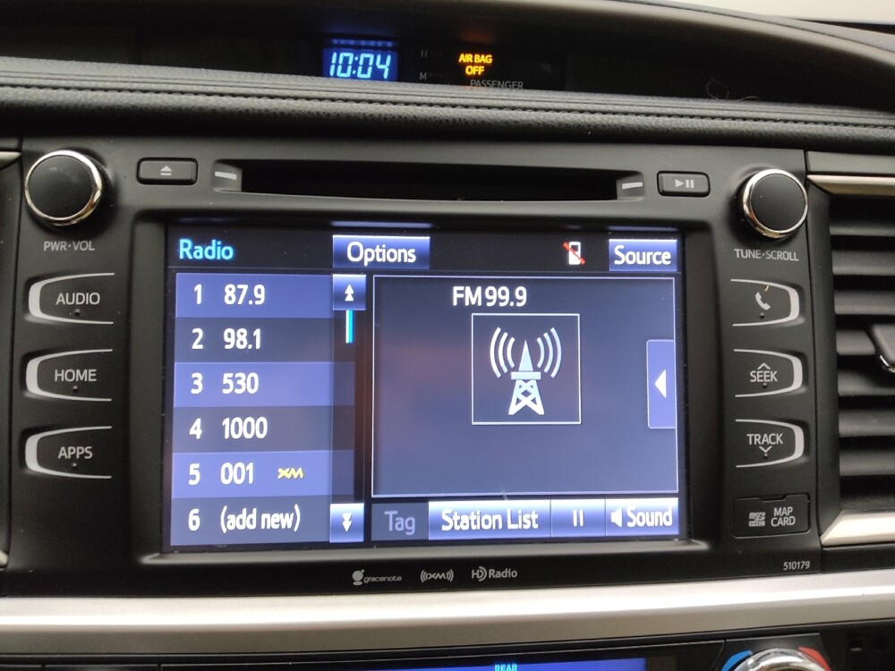 2018 Toyota Highlander in Wichita, KS 67207 - 18120023 25