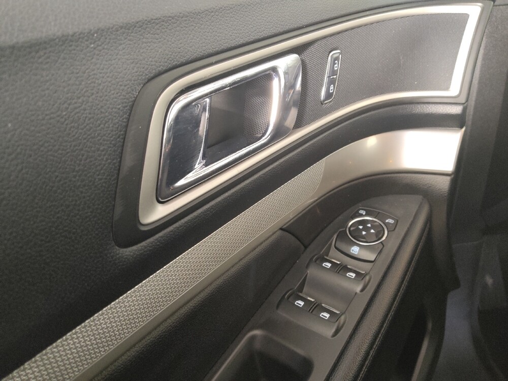 2017 Ford Explorer in Midlothian, IL 60445 - 18120029 27