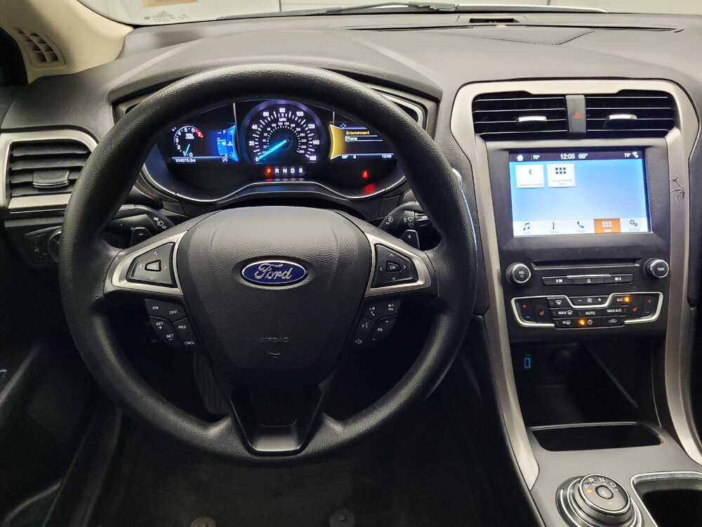 2017 Ford Fusion in Taylor, MI 48180 - 18120033 22