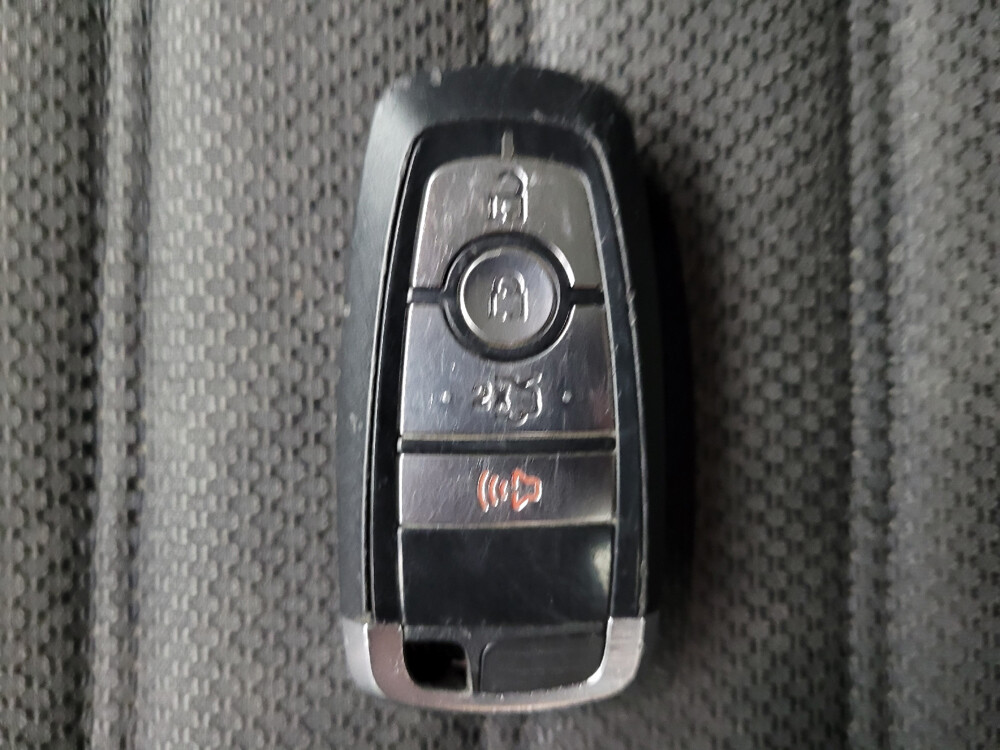 2017 Ford Fusion in Taylor, MI 48180 - 18120033 32