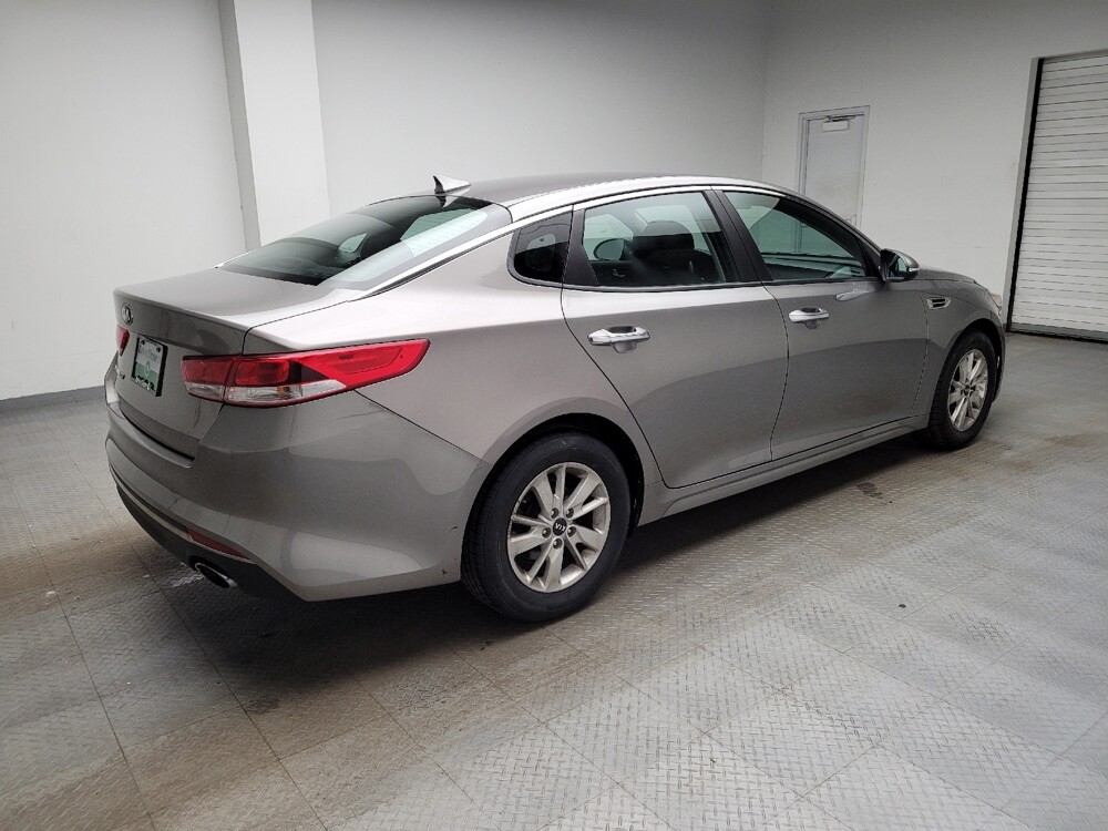 2016 Kia Optima in Eastpointe, MI 48021 - 18120040 10