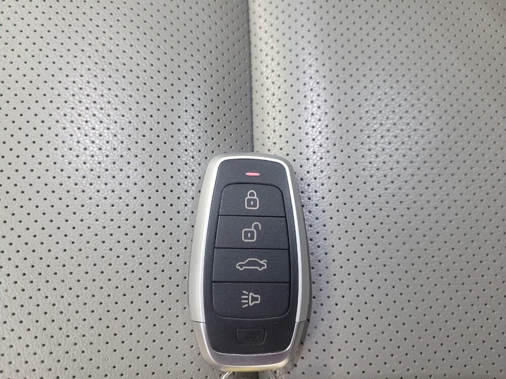 2019 Kia Niro in Ft Wayne, IN 46805 - 18120044 32