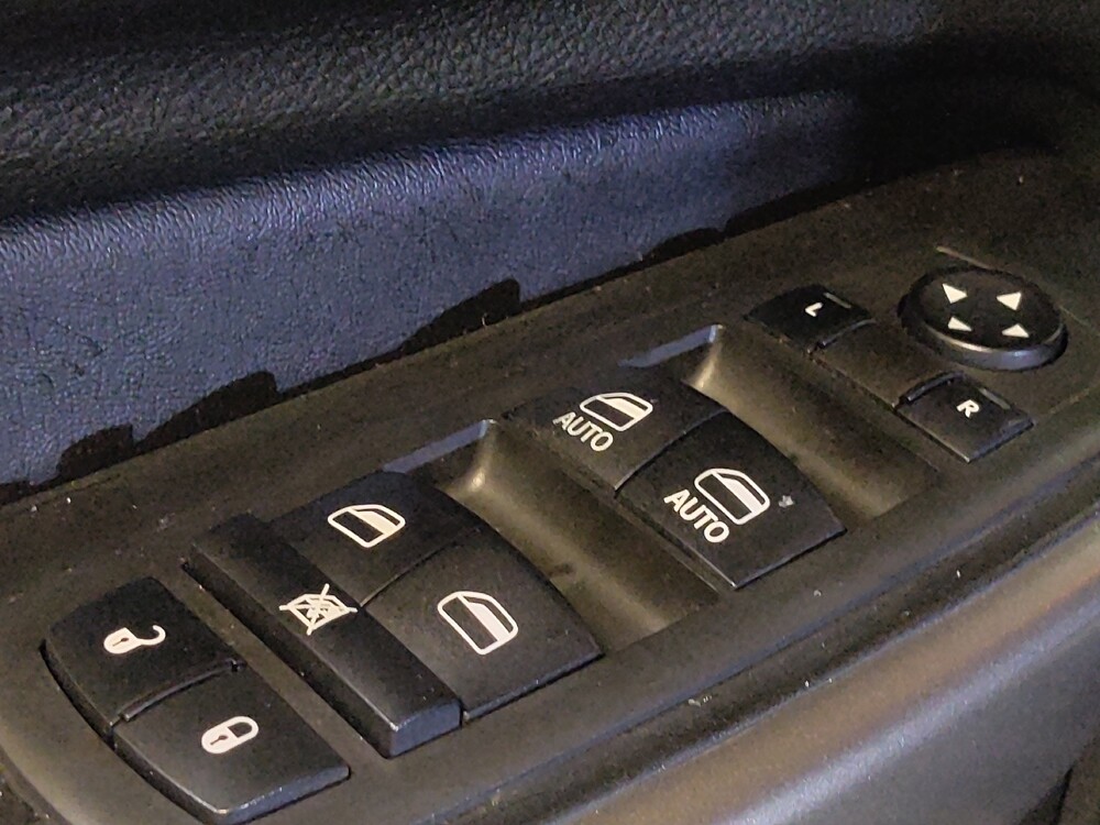 2019 Jeep Cherokee in Tallahassee, FL 32304 - 18120045 27