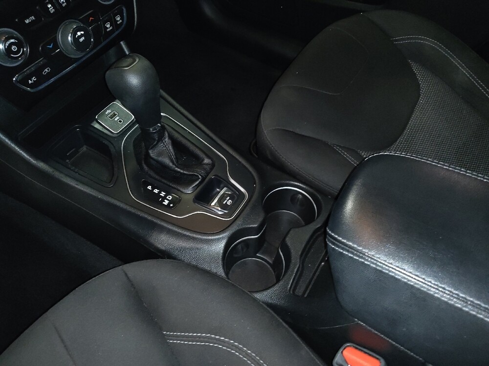 2019 Jeep Cherokee in Orlando, FL 32808 - 18120052 26