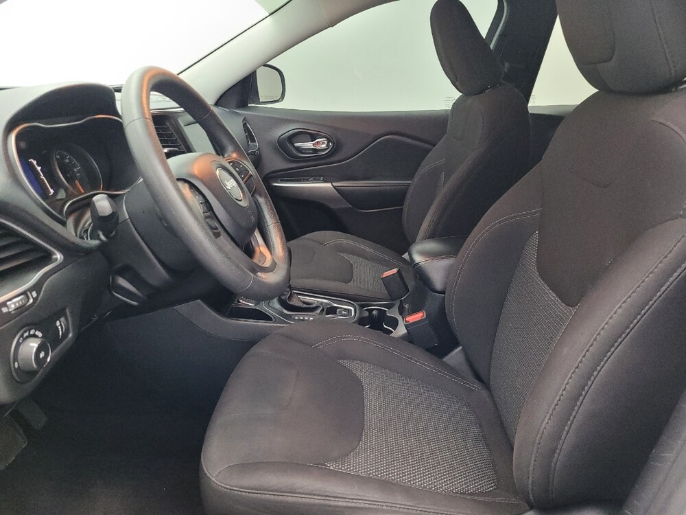 2019 Jeep Cherokee in Orlando, FL 32808 - 18120052 17