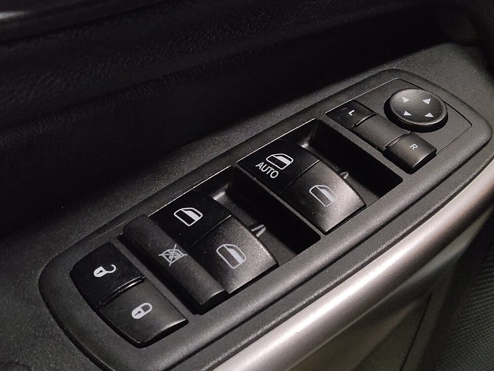 2019 Jeep Cherokee in Orlando, FL 32808 - 18120052 27