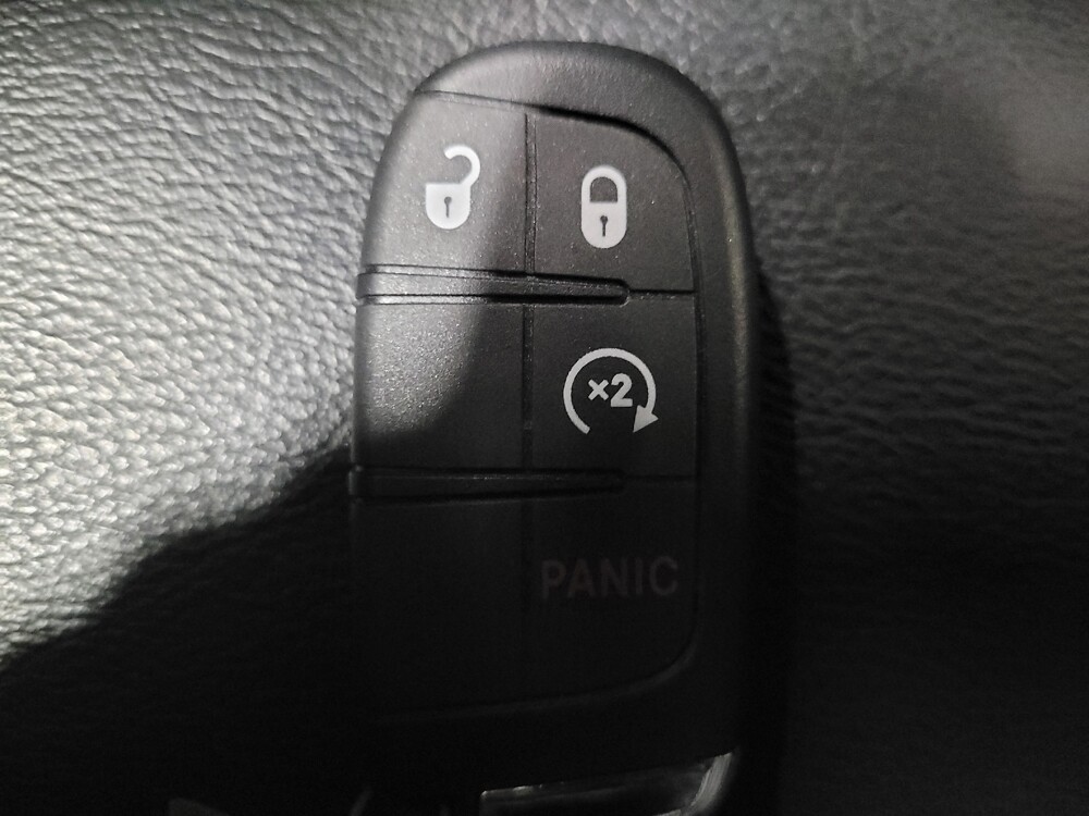 2020 Jeep Compass in Pittsburgh, PA 15237 - 18120060 32