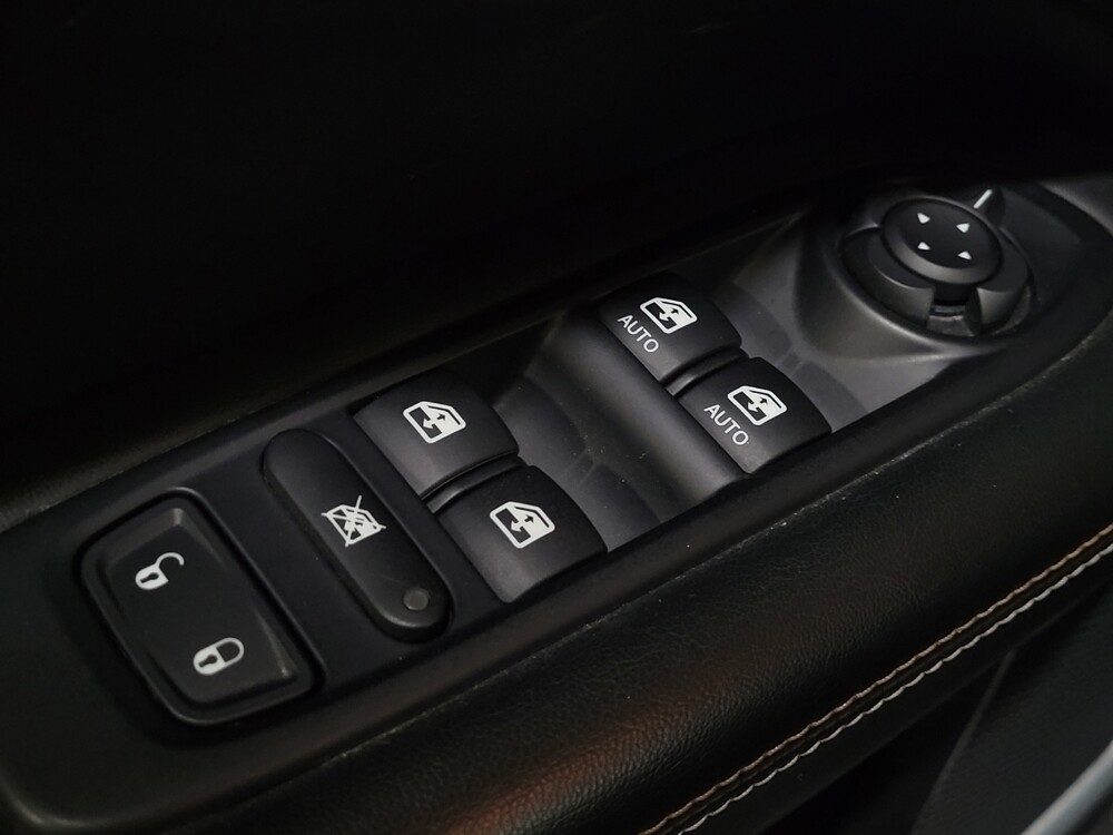 2020 Jeep Compass in Pittsburgh, PA 15237 - 18120060 27