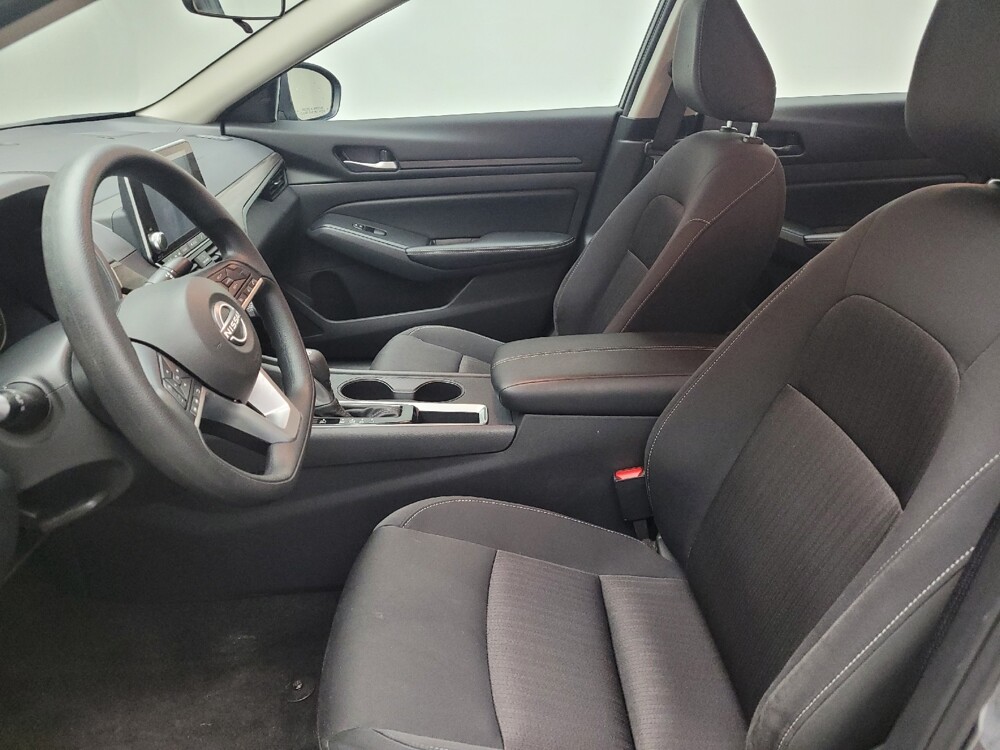 2025 Nissan Altima in Taylor, MI 48180 - 18120065 17