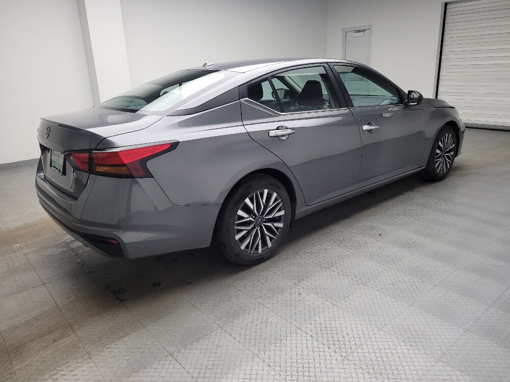 2025 Nissan Altima in Taylor, MI 48180 - 18120065 10