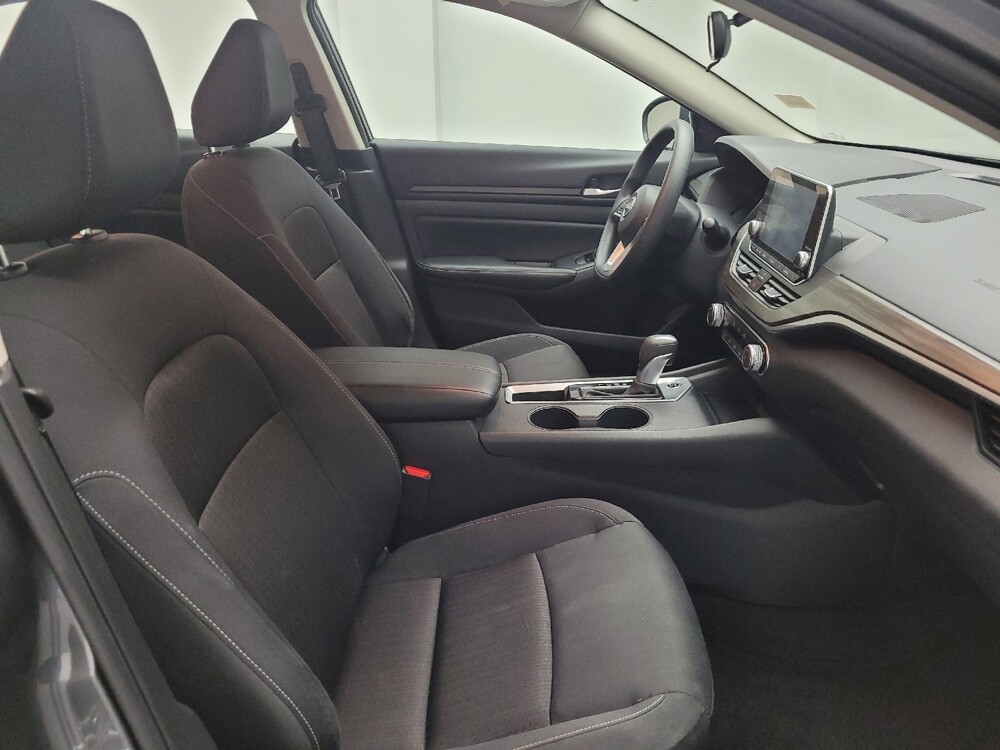 2025 Nissan Altima in Taylor, MI 48180 - 18120065 21