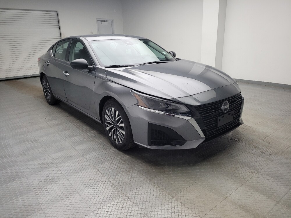 2025 Nissan Altima in Taylor, MI 48180 - 18120065 13