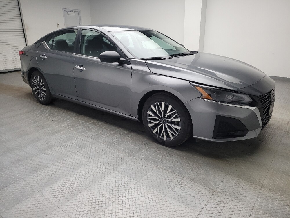 2025 Nissan Altima in Taylor, MI 48180 - 18120065 11