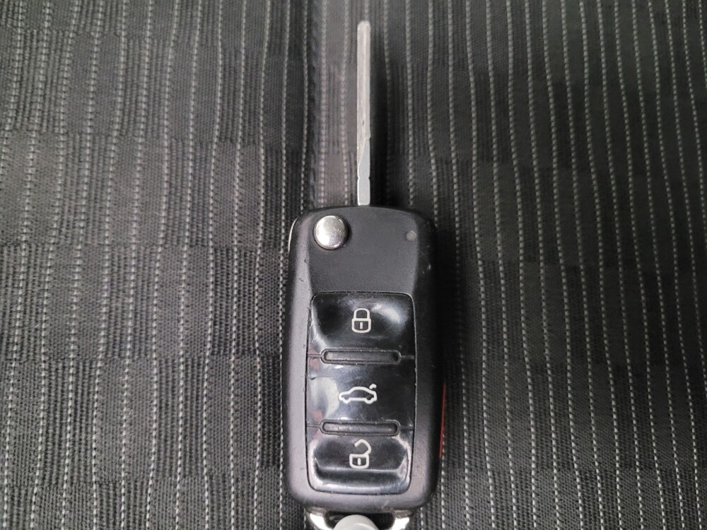 2017 Volkswagen Tiguan in Downey, CA 90241 - 18120069 32