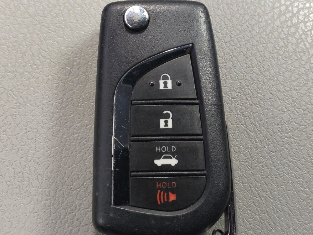 2019 Toyota Camry in Live Oak, TX 78233 - 18120070 32