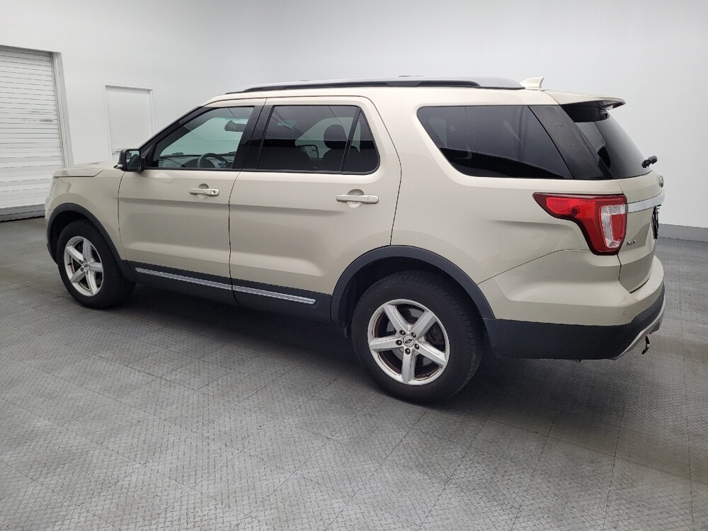 2017 Ford Explorer in Orlando, FL 32808 - 18120074 3