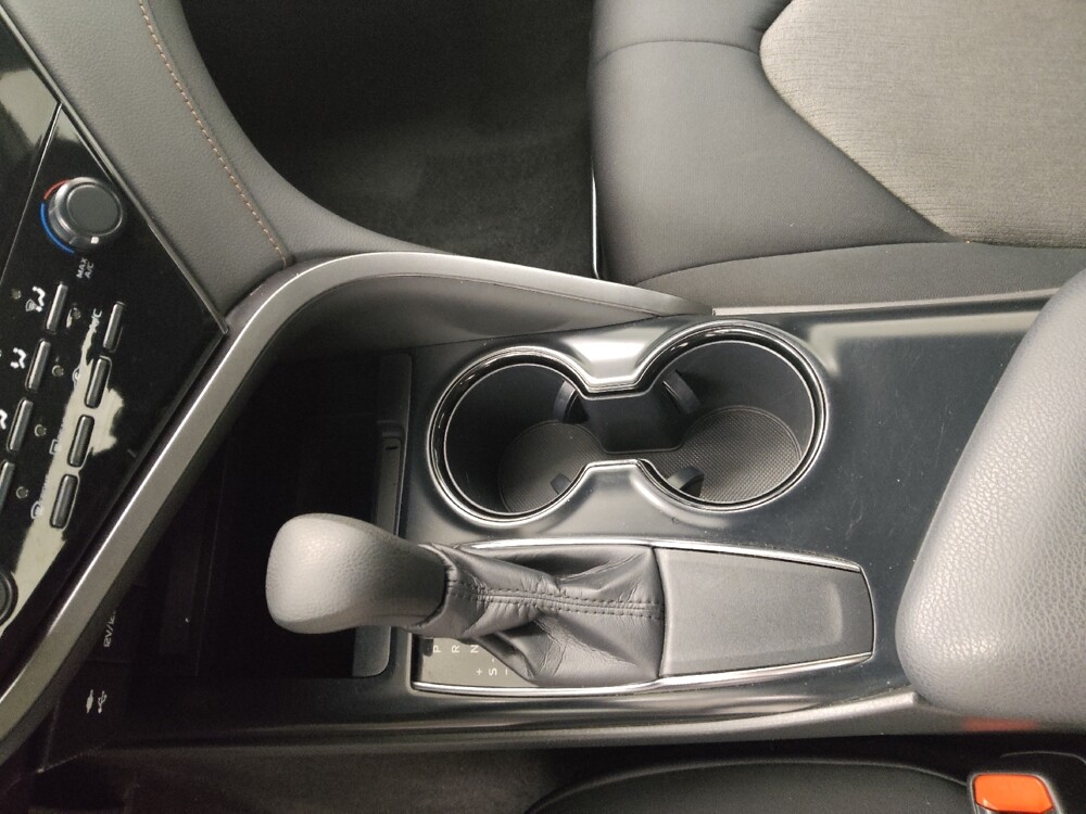 2019 Toyota Camry in St. Louis, MO 63136 - 18120075 26