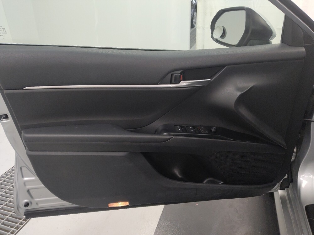 2019 Toyota Camry in St. Louis, MO 63136 - 18120075 27