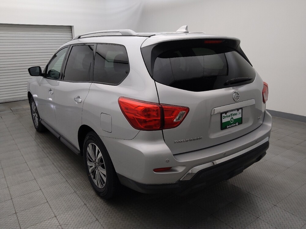 2019 Nissan Pathfinder in Metairie, LA 70006 - 18120084 5