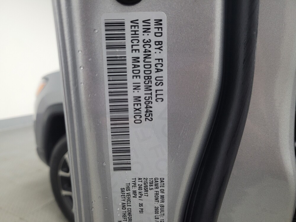 2021 Jeep Compass in Indianapolis, IN 46222 - 18120089 33