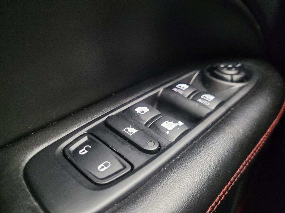 2021 Jeep Compass in Indianapolis, IN 46222 - 18120089 27