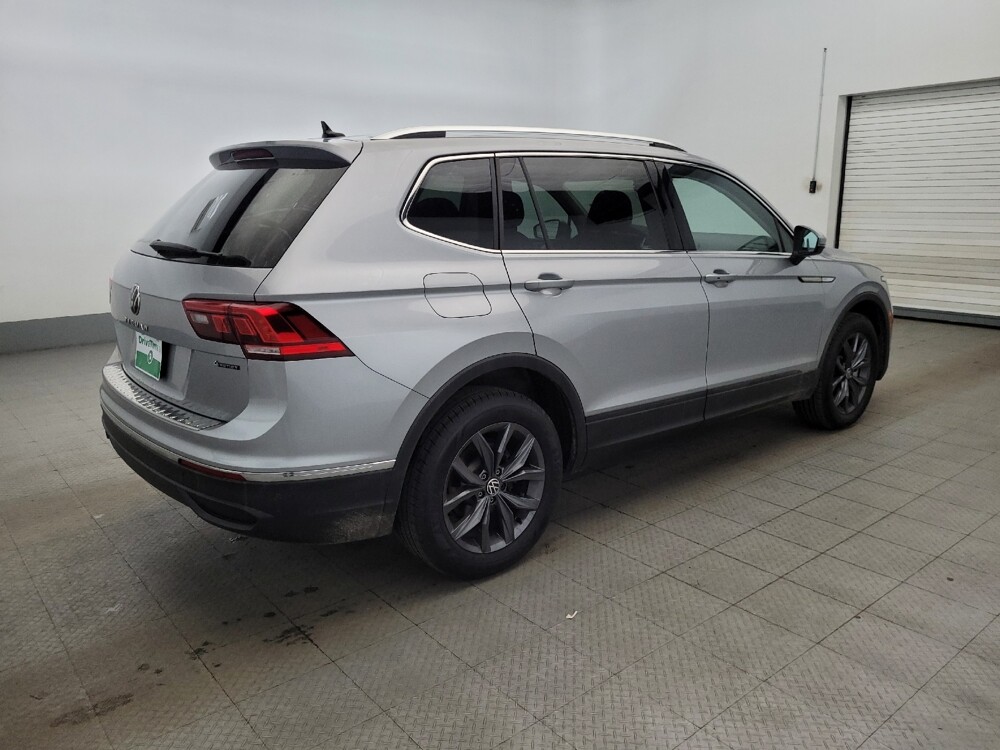 2022 Volkswagen Tiguan in Pittsburgh, PA 15237 - 18120102 10