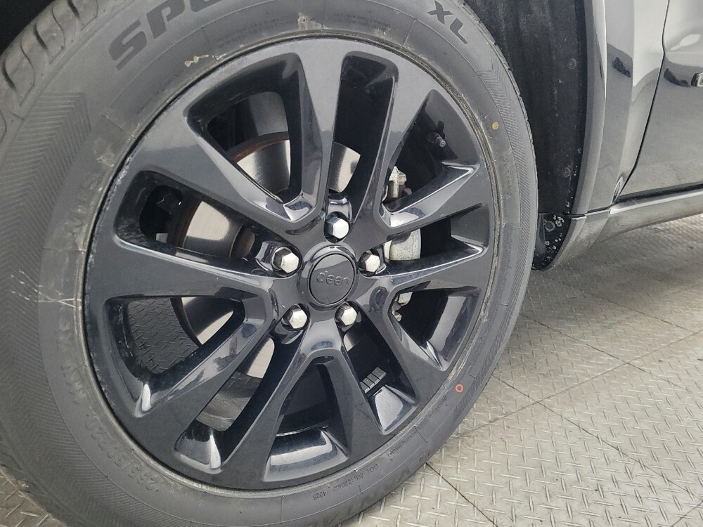 2018 Jeep Grand Cherokee in Miami, FL 33157 - 18120106 31