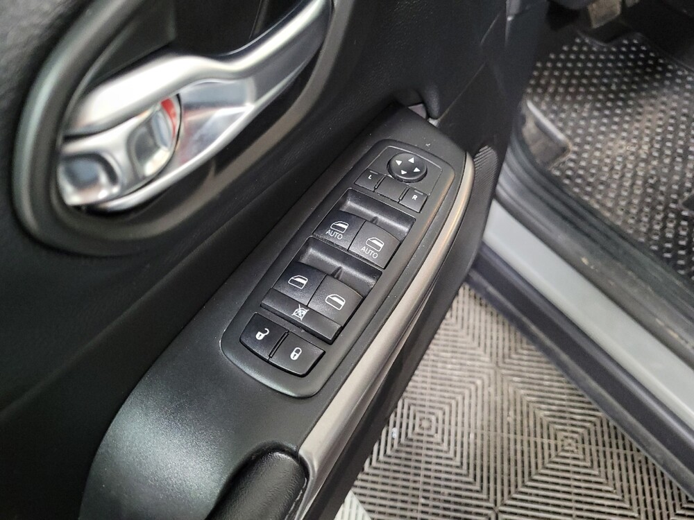 2020 Jeep Cherokee in Allentown, PA 18103 - 18120108 27