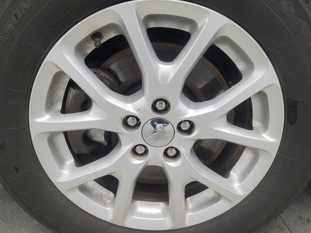 2015 Jeep Cherokee in Jackson, MS 39211 - 18120110 31