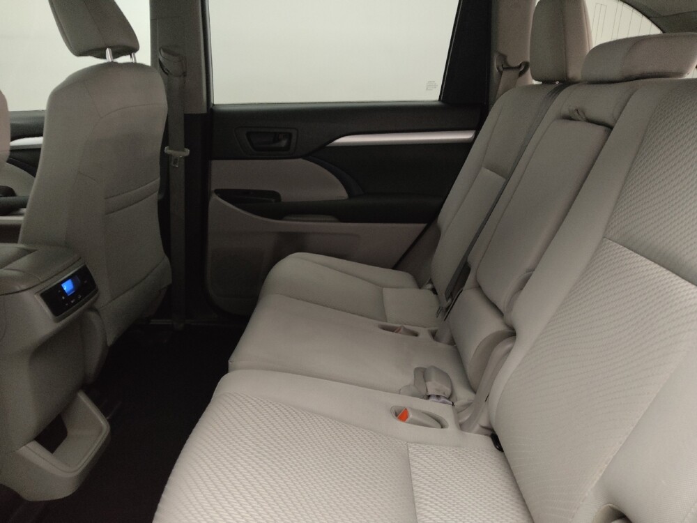 2018 Toyota Highlander in Fort Worth, TX 76116 - 18120118 18