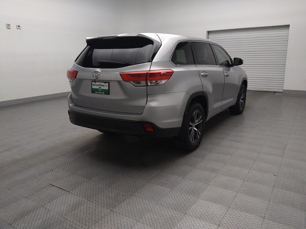 2018 Toyota Highlander in Fort Worth, TX 76116 - 18120118 9