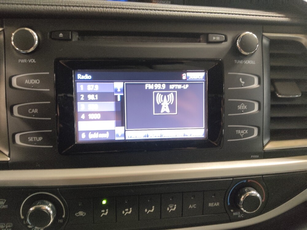 2018 Toyota Highlander in Fort Worth, TX 76116 - 18120118 25