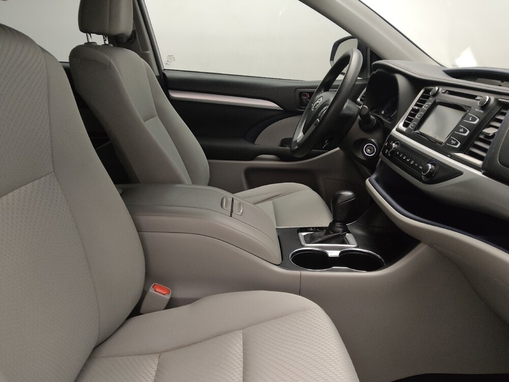 2018 Toyota Highlander in Fort Worth, TX 76116 - 18120118 21