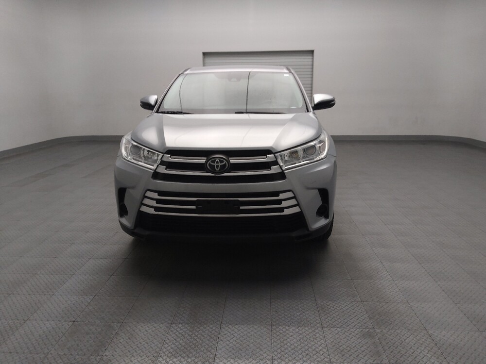 2018 Toyota Highlander in Fort Worth, TX 76116 - 18120118 15
