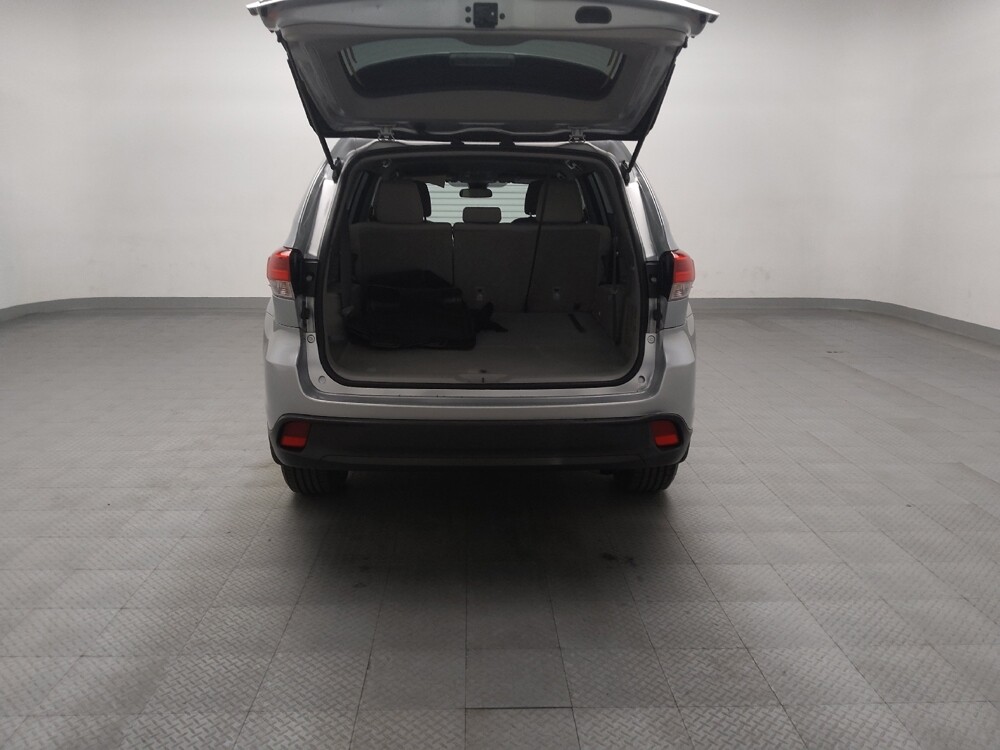 2018 Toyota Highlander in Fort Worth, TX 76116 - 18120118 29