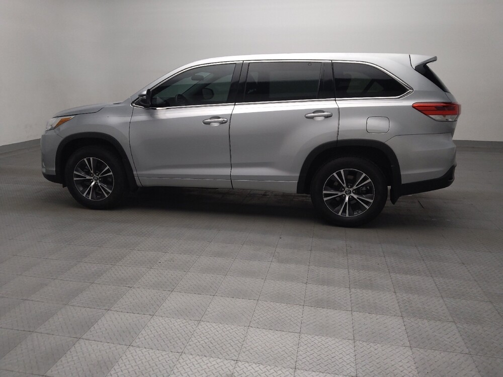 2018 Toyota Highlander in Fort Worth, TX 76116 - 18120118 3