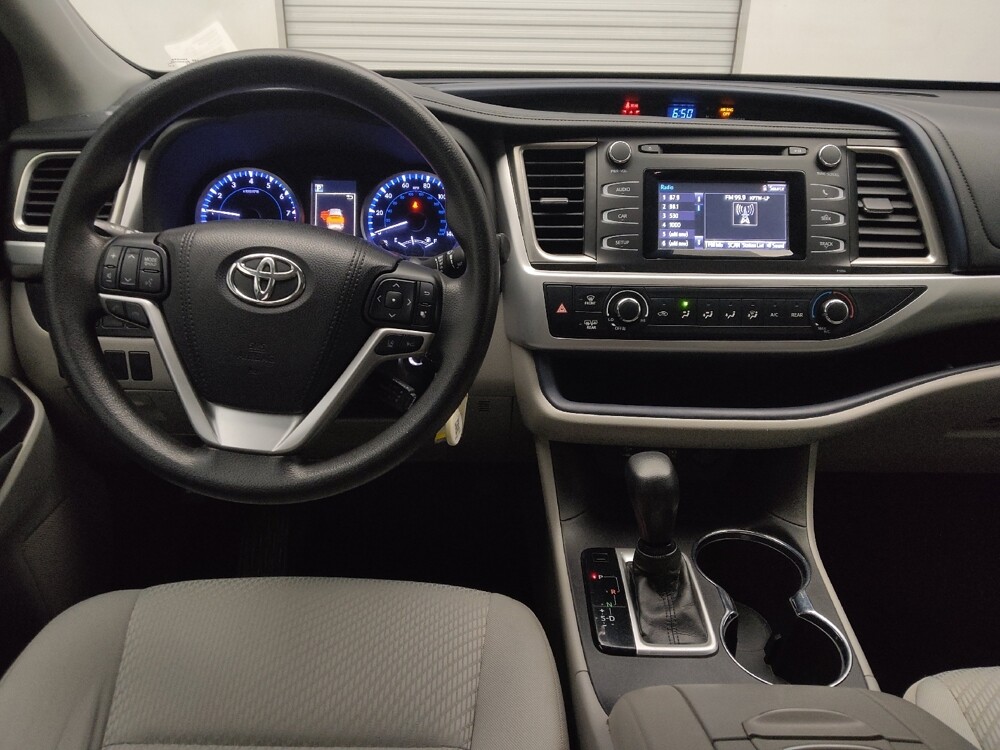 2018 Toyota Highlander in Fort Worth, TX 76116 - 18120118 22