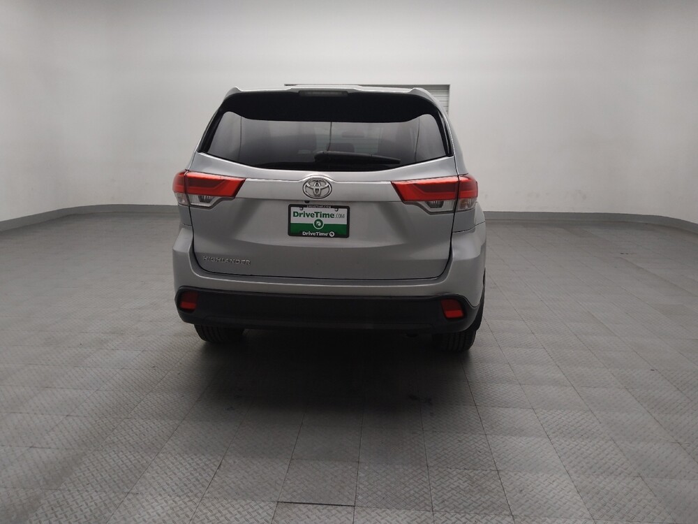 2018 Toyota Highlander in Fort Worth, TX 76116 - 18120118 7