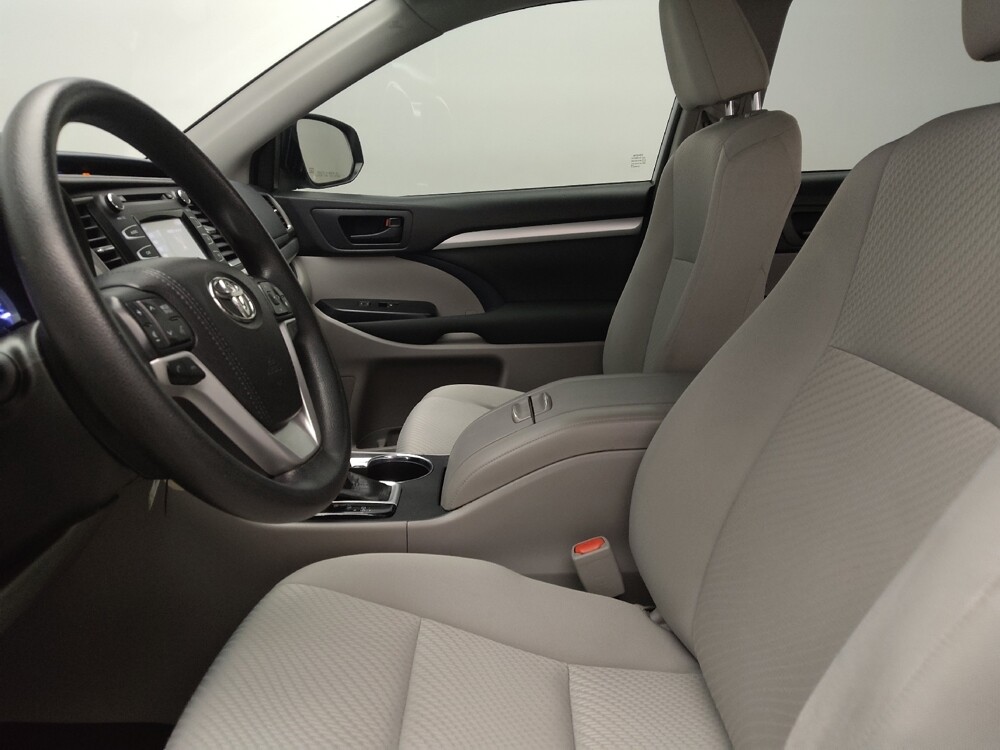 2018 Toyota Highlander in Fort Worth, TX 76116 - 18120118 17