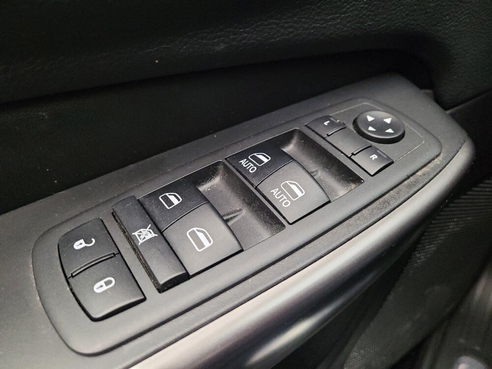 2019 Jeep Cherokee in Riverside, CA 92504 - 18120144 27